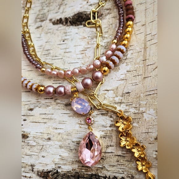 Rose Opaline Glass And Freshwater Pearls  In Paperclip Statement Necklace - Picture 10 of 13